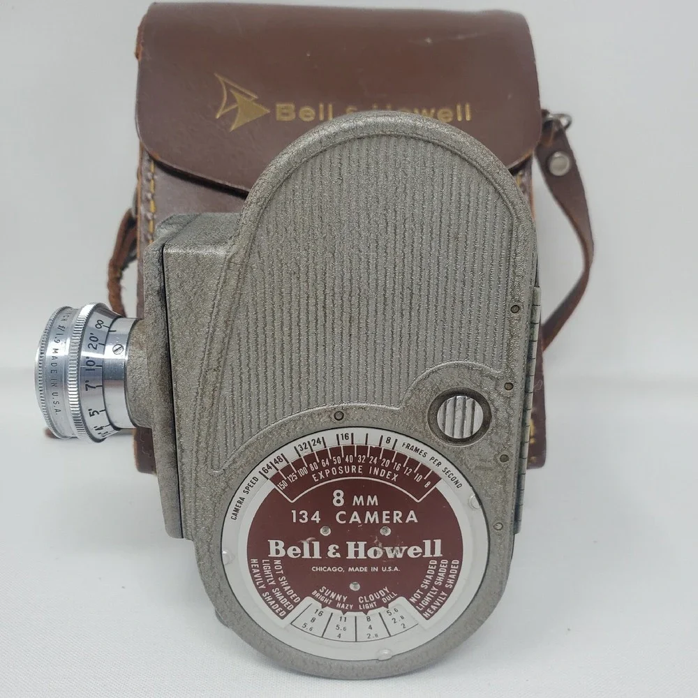 Vintage Bell & Howell 134 Movie Camera 8MM Manual Case f1.9 Super Comat lens